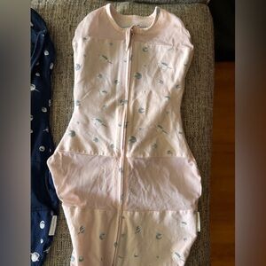 Happiest Baby Sleepea Zip Swaddle – Size Small – Pink Planets